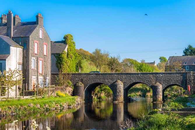Dublin to Belfast, Dunluce Castle and Giant's Causeway Day Tour - Belfast: a useful introduction in 70 minutes