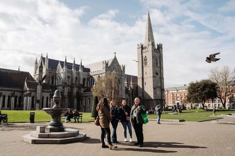 Dublin: Trinity College, Castle, Guinness and Whiskey Tour - Trinity College and the quietest look at the Book of Kells