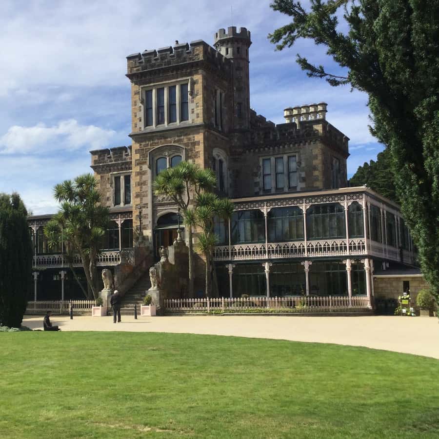 Dunedin: Peninsula with Lanarch Castle gardens & Olveston - The world’s steepest street and Dunedin from above