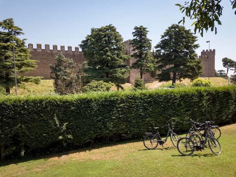 E-bike adventure among villages and medieval castles - Practical details that can make the day easier