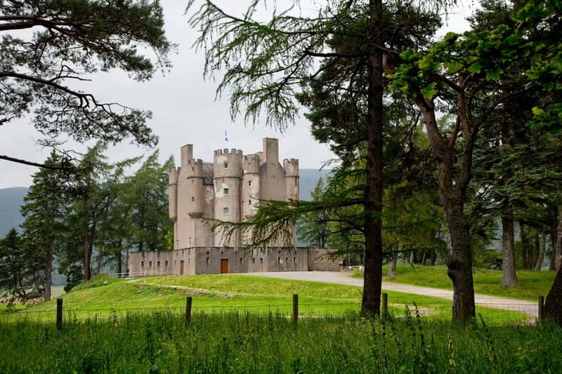 Edinburgh: Balmoral Castle and Scone Palace Royal Tour - A private day from Edinburgh with a Highland feel