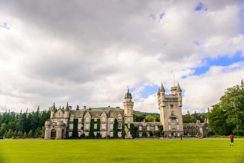 Edinburgh: Balmoral Castle and Scone Palace Royal Tour - The Forth bridges set the tone