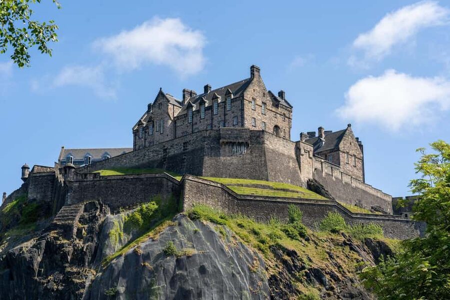 Edinburgh Castle: Express Guided Tour with Entry Ticket - The walk up Castlehill and into the fortress