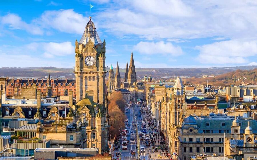 Edinburgh Castle: Express Guided Tour with Entry Ticket - What the one-hour format really means