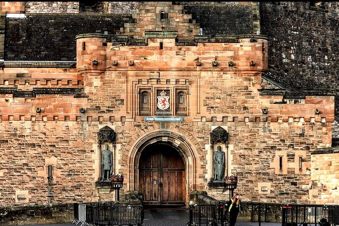 Edinburgh Castle Guided Tour - Tickets Included - From the Royal Mile to the castle entrance
