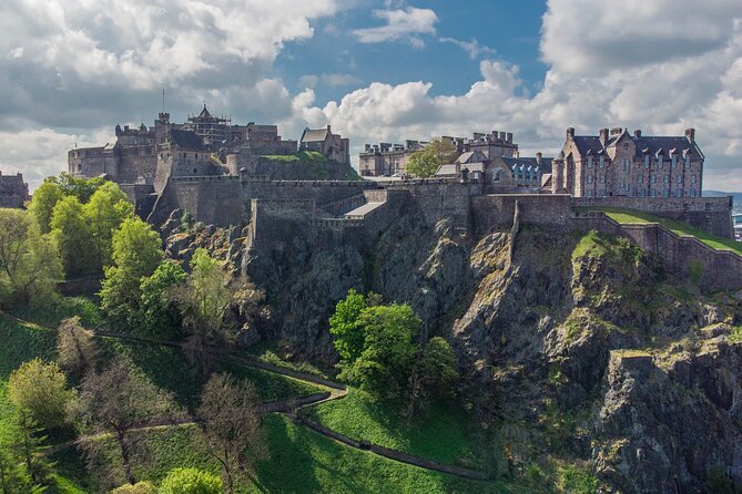 Edinburgh Castle: Guided Walking Tour with Entry Ticket - Inside the castle grounds, but outside the buildings