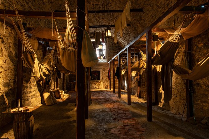 Edinburgh Castle: Guided Walking Tour with Entry Ticket - Chapel, museums, prisons, and military memory