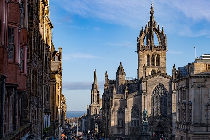 Edinburgh Castle: Guided Walking Tour with Entry Ticket - The views from Castle Rock