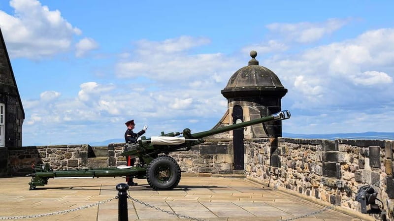 Edinburgh: Edinburgh Castle Guided History Tour with Tickets - Mons Meg, Crown Square, and the Honours of Scotland