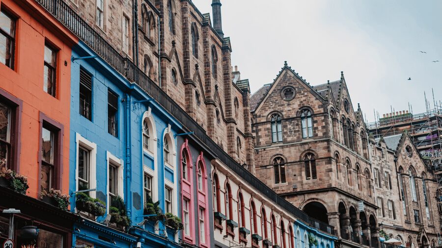 Edinburgh: Edinburgh Castle & Old Town Small Group Tour - Closes, lanes, and the Old Town’s compact world