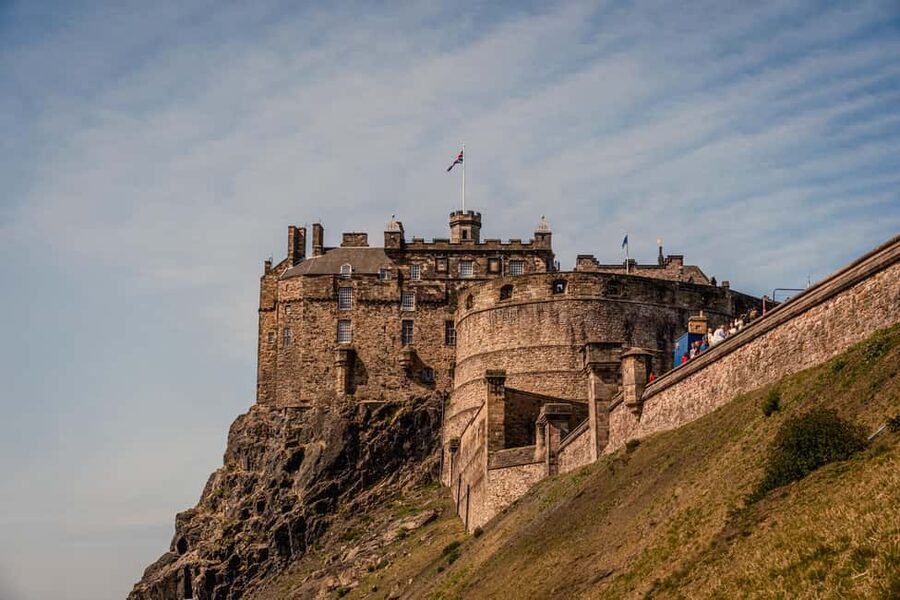 Edinburgh: Edinburgh Castle Tickets & Tour with Kilted Guide - Key points to know before booking