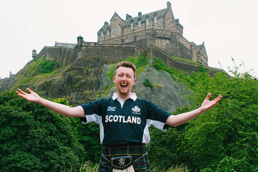 Edinburgh: Edinburgh Castle Tickets & Tour with Kilted Guide - St. Margaret’s Chapel and the oldest stories