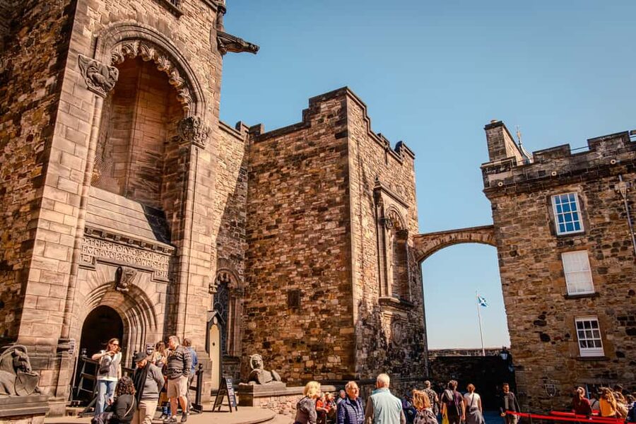 Edinburgh: Edinburgh Castle Tickets & Tour with Kilted Guide - Is $45 a fair price for 90 minutes?