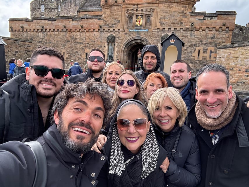 Edinburgh: Full-Day Walking Tour with Edinburgh Castle - Edinburgh Castle and the limits of the guided visit