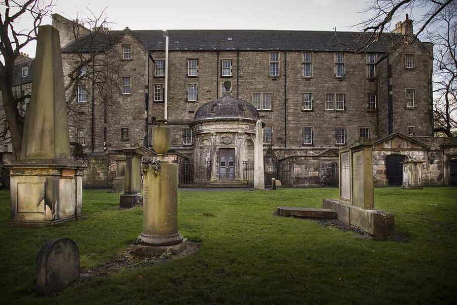 Edinburgh: Full-Day Walking Tour with Edinburgh Castle - The pace, weather, and physical effort