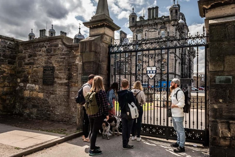 Edinburgh: Harry Potter Private Tour with Edinburgh Castle - Starting on the Royal Mile at Tron Kirk