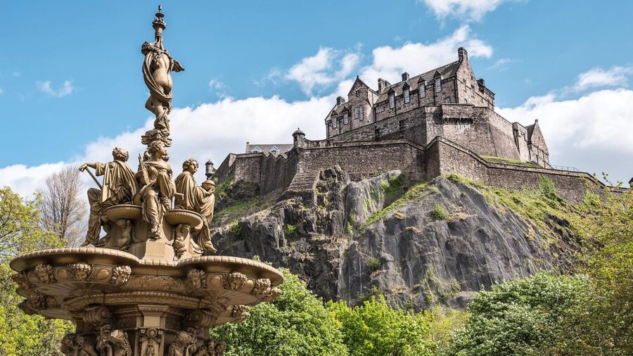 Edinburgh: Harry Potter Tour with Entry to Edinburgh Castle - Waverley Station and Edinburgh’s two faces