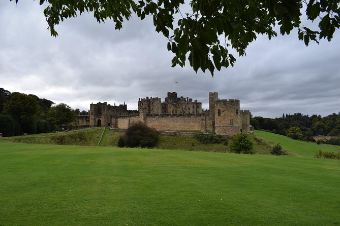 Edinburgh: Holy Island, Alnwick Castle & Kingdom of Northumbria - The driver-guide can shape the whole day