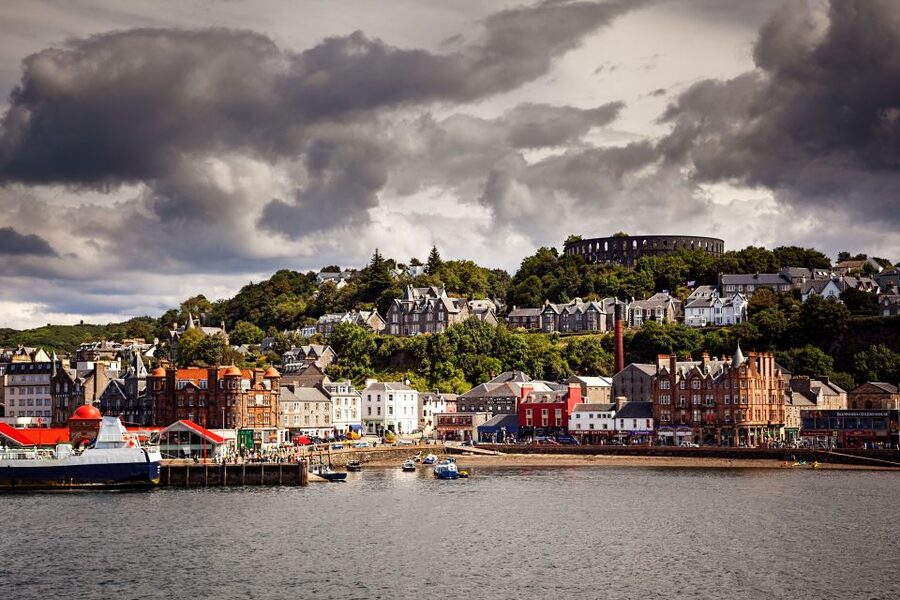 Edinburgh: Oban, Kilchurn Castle & Inveraray Tour in Spanish - Argyll Forest Park and the Final Stop at Balloch