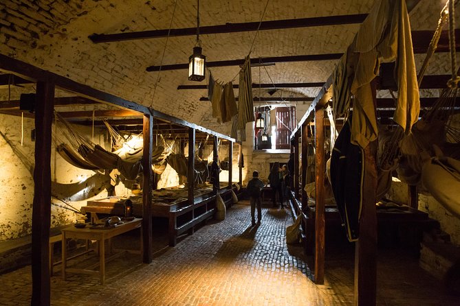 Edinburgh Skip-the-Ticket-Line Castle Walking Tour - Meeting at 130 High Street before the 2 p.m. start