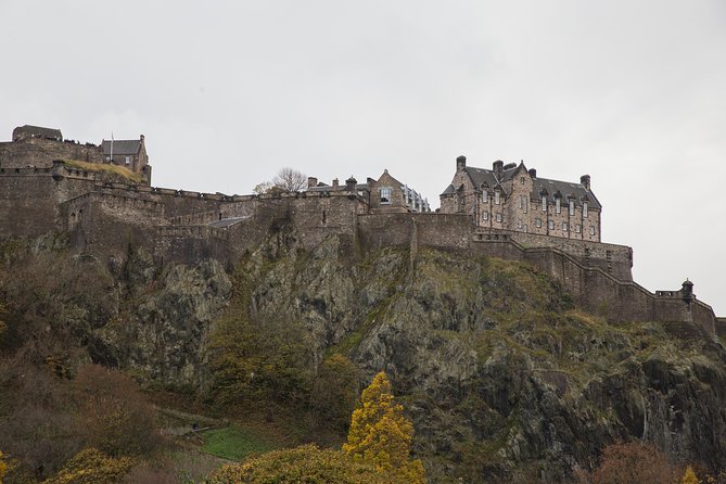 Edinburgh Skip-the-Ticket-Line Castle Walking Tour - The Crown Jewels and Stone of Destiny