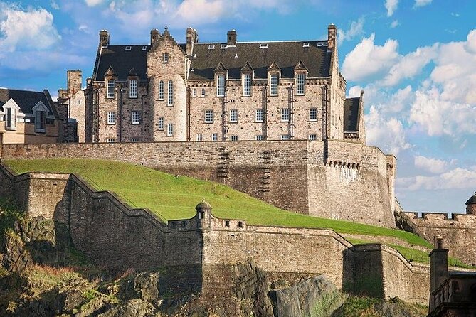 Edinburgh Skip-the-Ticket-Line Castle Walking Tour - St. Margaret’s Chapel and the dog cemetery