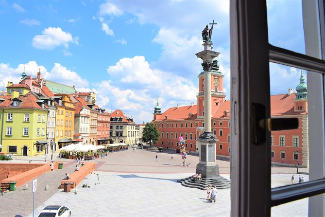 Everyday Chopin Concert at 7 PM with candlelight by the Castle - Why this Chopin concert fits so well into a Warsaw evening