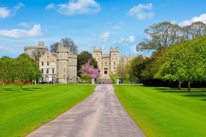 Extended visit: Windsor Castle & Stonehenge - Stonehenge: two hours with the stones