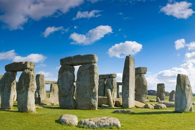 Extended visit: Windsor Castle & Stonehenge - Starting at Victoria before the crowds