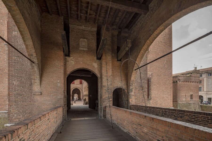 Ferrara: Estense Castle Guided Tour - First Floor: Medieval Halls and the Cannons’ Flight