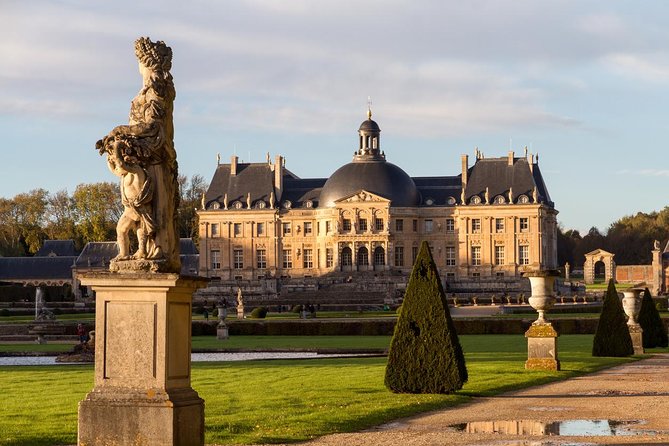Fontainebleau and Vaux-Le-Vicomte Castle Small-Group Day Trip From Paris - Lunch in Fontainebleau keeps the schedule moving