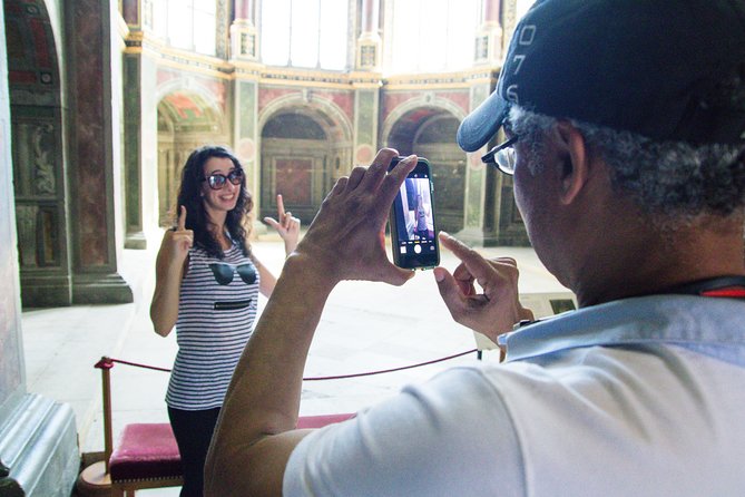 Fontainebleau and Vaux-Le-Vicomte Castle Small-Group Day Trip From Paris - What the small group changes