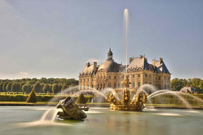 Fontainebleau and Vaux le Vicomte Chateaux Day Trip from Paris - Walking, family needs, and day-to-day comfort