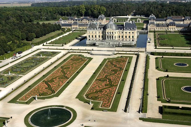 Fontainebleau and Vaux le Vicomte Chateaux Day Trip from Paris - Who should book this château day trip?