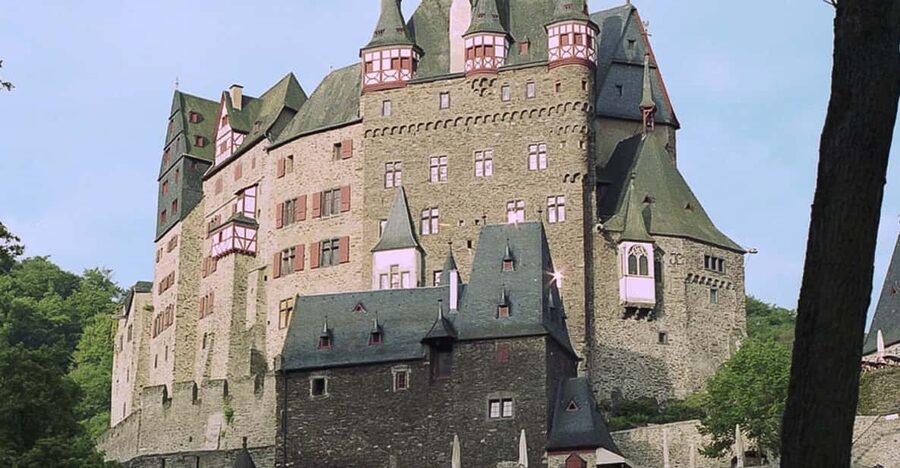Frankfurt: Day Trip to Eltz Castle - The cellar treasury and its 500 art objects