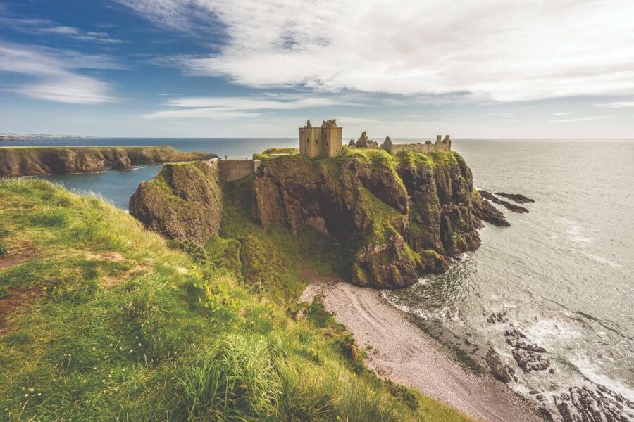 From Aberdeen: Dunnottar Castle and Cairngorms Day Trip - Dunnottar Castle and the North Sea cliffs