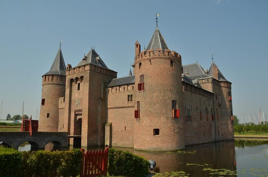 From Amsterdam: Muiderslot and De Haar Castle Tour - Why this castle pairing works from Amsterdam