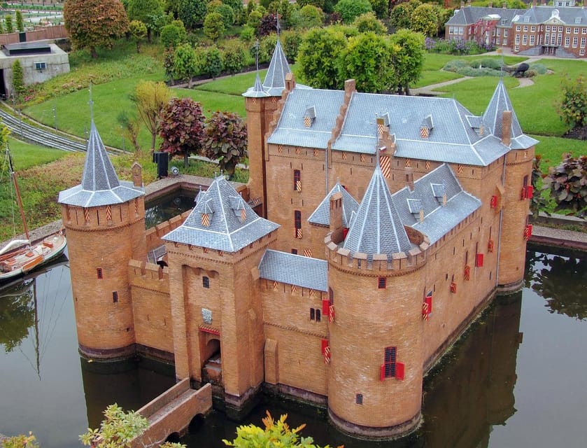 From Amsterdam: Muiderslot and De Haar Castle Tour - Who should book this castle tour?