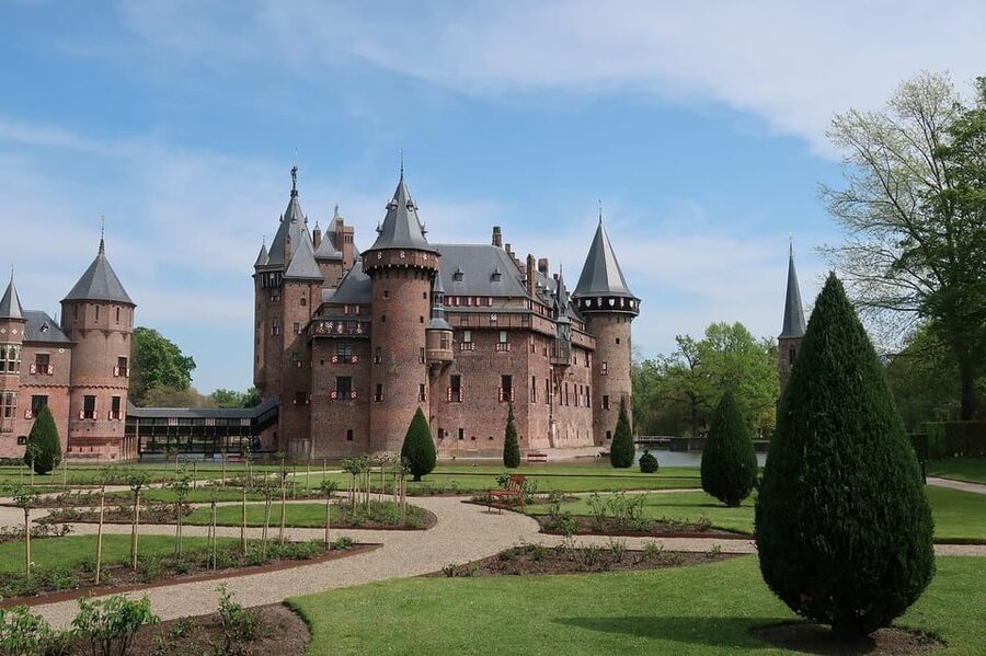 From Amsterdam: Muiderslot and De Haar Castle Tour - Leaving Amsterdam for Muiderslot