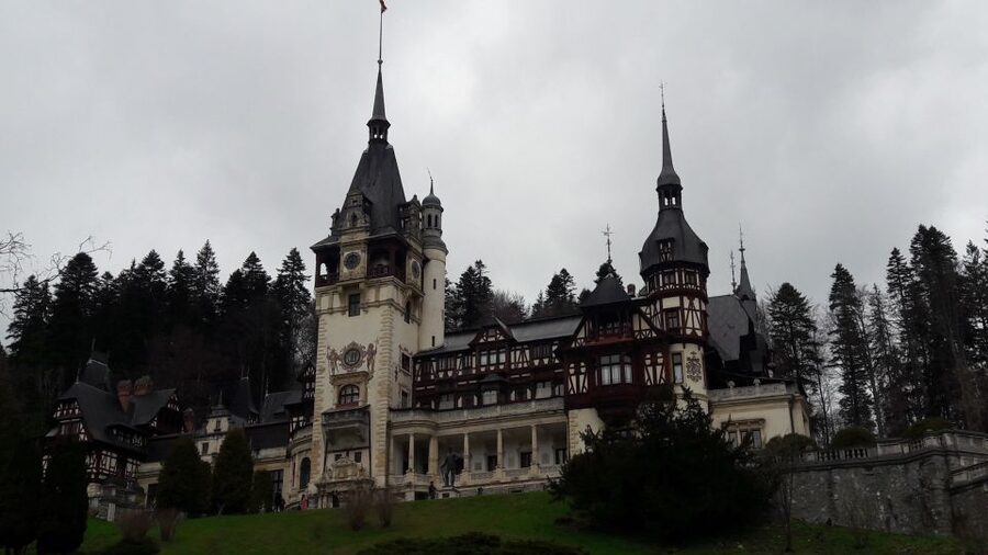 From Brasov: Peles Castle, Bran Castle & Cantacuzino Castle - Who should book this day trip?
