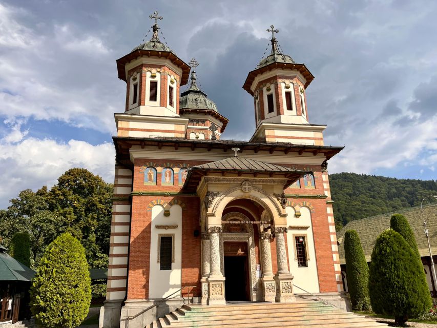 From Brașov: Romanian Castle Tour with Bran and Peles - The mountain road to Sinaia
