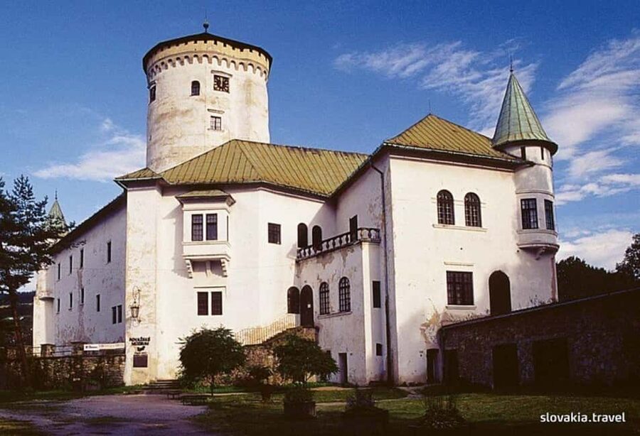 From Bratislava: Dracula Nosferatu - Orava Castle Day Tour - Slovak food at a shepherd’s hut
