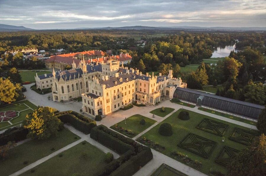 From Bratislava: Moravia: Lednice Castle and park - Taking the boat from the castle to the Minaret