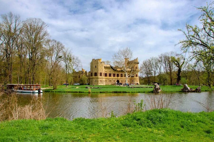From Bratislava: Moravia: Lednice Castle and park - The optional Januv hrad extension
