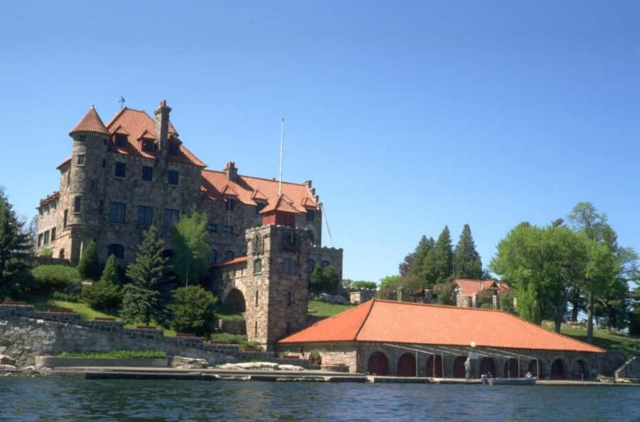 From Brockville: 1000 Islands 2.5-Hour Singer Castle Cruise - Seventy minutes among the Thousand Islands