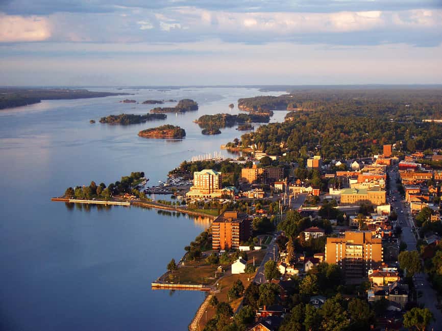 From Brockville: 1000 Islands 2.5-Hour Singer Castle Cruise - The first ten minutes: leaving Brockville