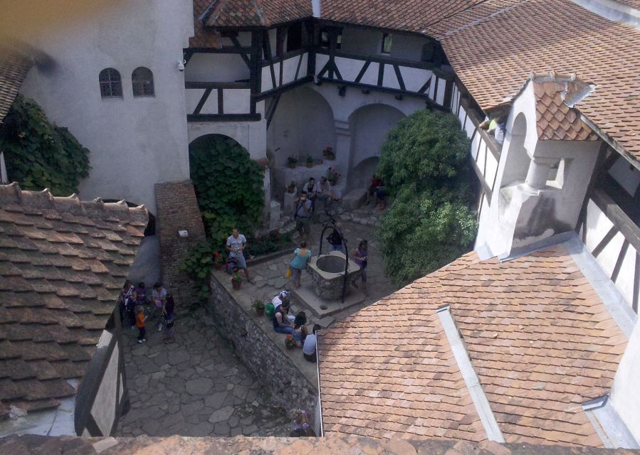 From Bucharest: Day Trip to Dracula and Peles Castle - Peles Castle in Sinaia: the day’s grandest stop