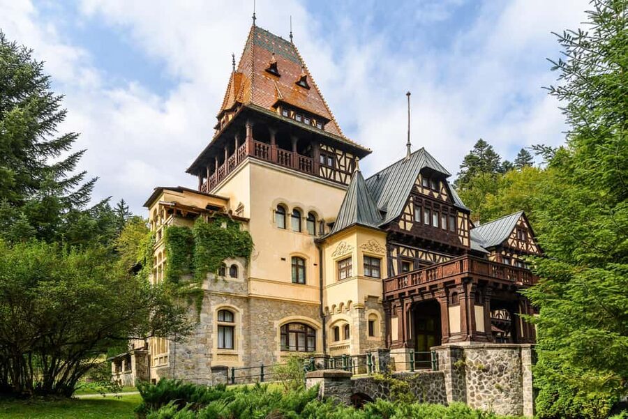 From Bucharest: Dracula, Wednesday, and Peles Castles Tour - Guides, languages, and audio help