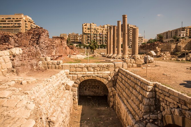 From Cairo: Alexandria Catacombs and Citadel Day Trip with Lunch - Inside the Catacombs of Kom El Shoqafa