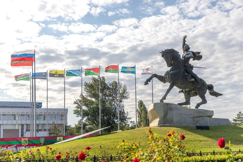 From Chisinau:Transnistria and Castle Mimi Winery by car - Guides, timing, and the small-group advantage